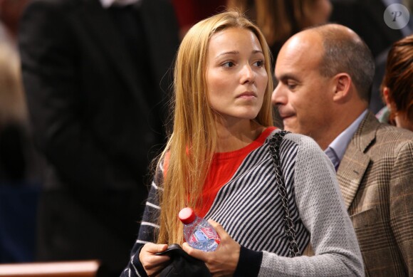 Jelena Ristic applaudit et soutient son fiance Novak Djokovic lors de l'Open de Tennis à Bercy à Paris. Le 31 octobre 2013.