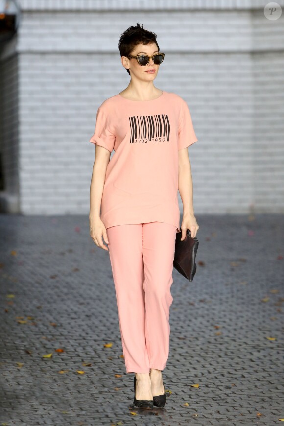 Rose McGowan assiste au défilé du CFDA/Vogue Fashion Fund au Chateau Marmont. West Hollywood, Los Angeles, le 21 octobre 2014.
