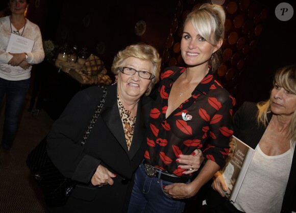 Laeticia Hallyday et sa grand-mère - Présentation du livre d'Hélène Darroze, "Les recettes de mes grands-mères", dans son restaurant parisien de la rue d'Assas, le 20 octobre 2014.