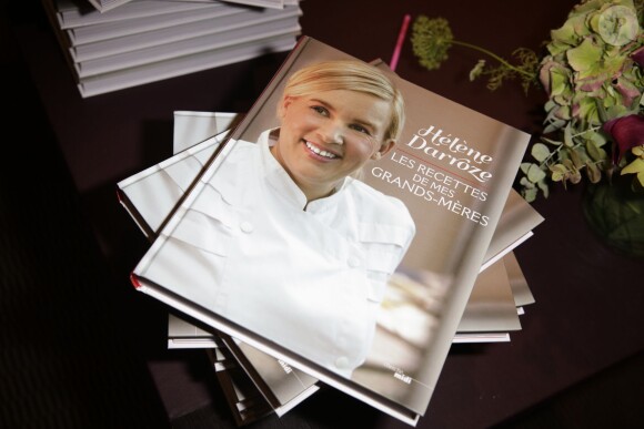 Présentation du livre d'Hélène Darroze, "Les recettes de mes grands-mères", dans son restaurant parisien de la rue d'Assas, le 20 octobre 2014.