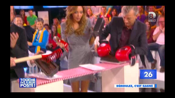 TPMP - Nabilla se ridiculise avec un cake: ''Mais qu'est-ce qu'elle est bête !''