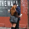Scout Willis embrasse son nouveau petit ami Matt Sukkar dans les rues de New York, le 23 octobre 2014.