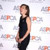 Milla Jovovich, enceinte, assiste à la cérémonie des ASPCA Compassion Awards 2014 à Bel Air. Los Angeles, le 22 octobre 2014.
