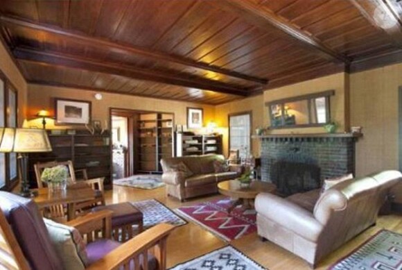 La chanteuse Sheryl Crow vend un lot de trois maisons à Los Angeles pour 12,5 millions de dollars.