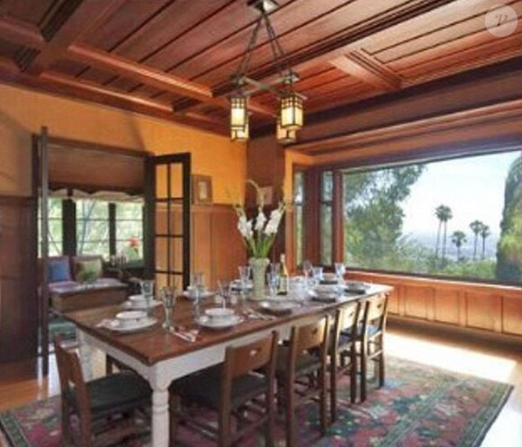 Sheryl Crow vend un lot de trois maisons à Los Angeles pour 12,5 millions de dollars.