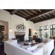 Sheryl Crow vend un lot de trois maisons à Los Angeles pour 12,5 millions de dollars.