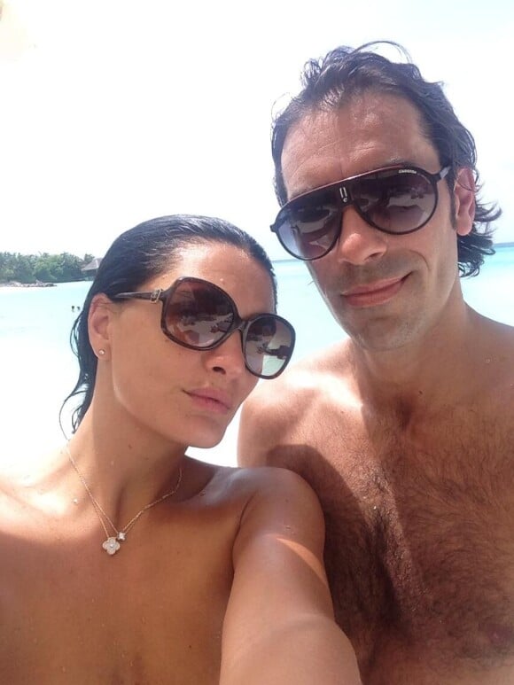 Robert Pires et sa femme Jessica, en voyage de noces aux Maldives après s'être dit oui le 7 juin 2013 à Paris
