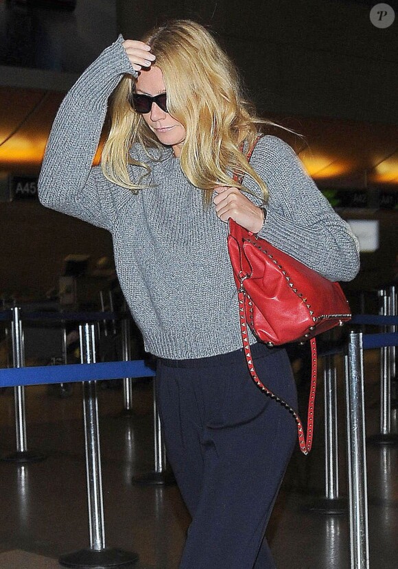 Gwyneth Paltrow quitte l'aéroport de LAX à Los Angeles, le 16 octobre 2014.