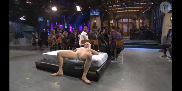 Jim Carrey parodie Chandelier de Sia au Saturday Night Live. (capture d'écran)