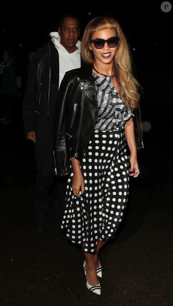 Beyoncé Knowles et Jay Z vont dîner un restaurant et se rendent dans une galerie d'art à Londres le 15 octobre 2014. 