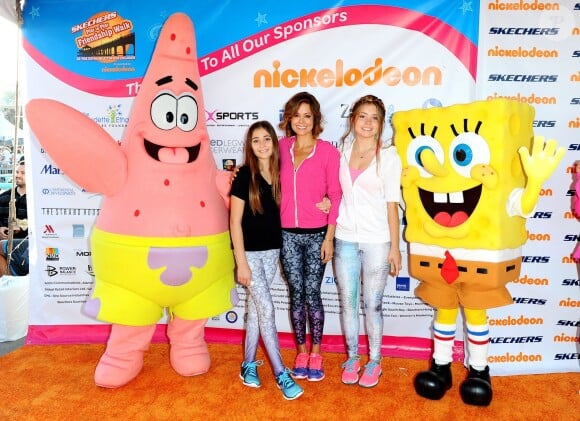 Brooke Burke and her daughters attending the 2014 Skechers Pier to Pier Friendship Walk in Manhattan Beach, Los Angeles, CA, USA on October 26, 2014. Photo by Vince Flores/Startraks/ABACAPRESS.COM27/10/2014 - Los Angeles