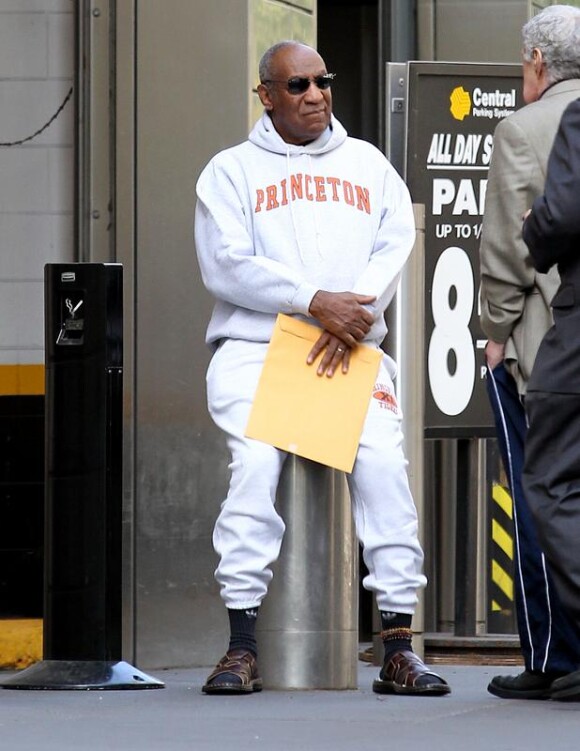 Bill Cosby très élégant dans les rues de New York le 15 avril 2010