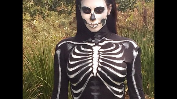 Kim Kardashian, squelette pulpeux : L'Halloween sexy et délirant de son clan