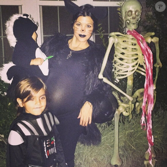 Kourtney Kardashian (enceinte) a célébré Halloween avec ses enfants Mason et Penelope, le 31 octobre 2014.