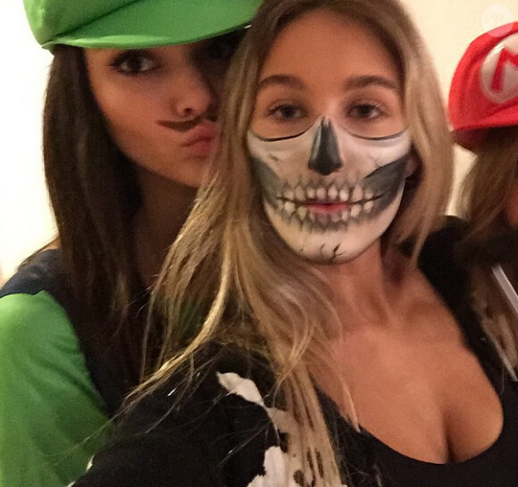 Kendall Jenner déguisée en Mario pour Halloween, le 31 octobre 2014.