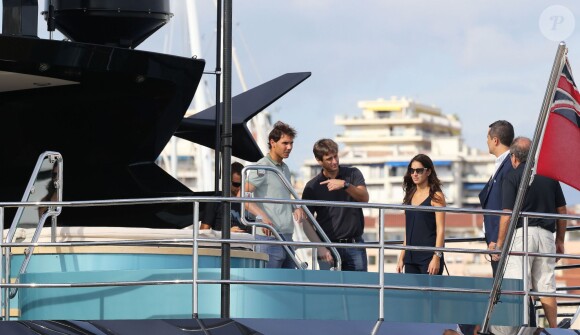 Rafael Nadal et sa belle Xisca ont visité un yacht de luxe, le Blue Ice, à Cannes, le 15 octobre 2014, avec l'idée de se l'offrir pour y passer ses vacances d'été. Une petite folie à 27,9 millions d'euros