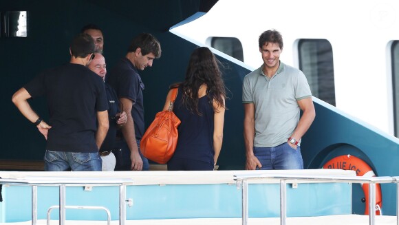 Rafael Nadal et sa belle Xisca ont visité un yacht de luxe, le Blue Ice, à Cannes, le 15 octobre 2014, avec l'idée de se l'offrir pour y passer ses vacances d'été. Une petite folie à 27,9 millions d'euros