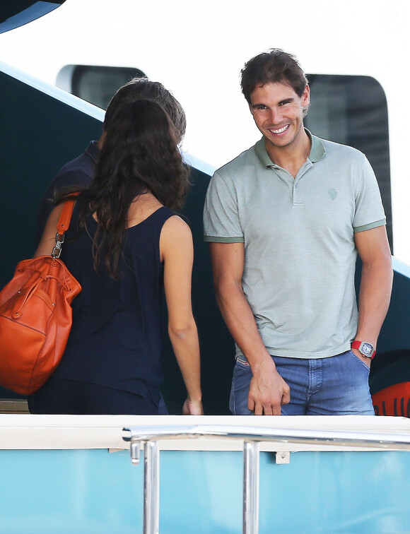 Rafael Nadal et sa belle Xisca ont visité un yacht de luxe, le Blue Ice, à Cannes, le 15 octobre 2014, avec l'idée de se l'offrir pour y passer ses vacances d'été. Une petite folie à 27,9 millions d'euros
