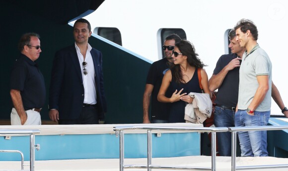 Rafael Nadal et sa belle Xisca ont visité un yacht de luxe, le Blue Ice, à Cannes, le 15 octobre 2014, avec l'idée de se l'offrir pour y passer ses vacances d'été. Une petite folie à 27,9 millions d'euros