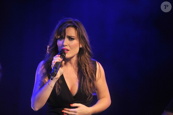 Showcase de Elsa Esnoult sur la scène du Divan Du Monde à Paris, le 4 novembre 2014.