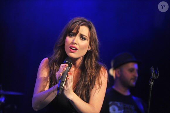 Showcase de Elsa Esnoult sur la scène du Divan Du Monde à Paris, le 4 novembre 2014.