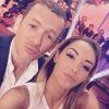 Dany Boon et Nabilla en plein selfie. L'acteur ironise sur les risques qu'il a pris le 8 novembre 2014.