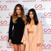 Khloé et Kim Kardashian assistent à la soirée de lancement de la marque Hairfinity au Royaume-Uni. Londres, le 8 novembre 2014.