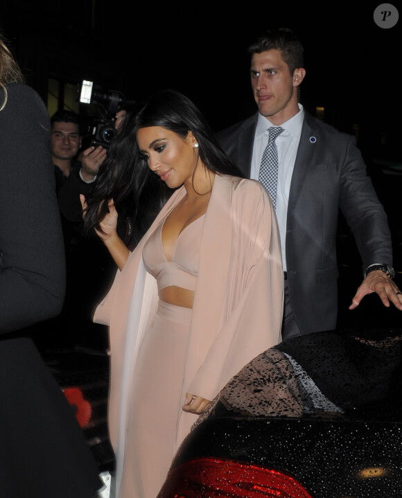 Kim Kardashian à l'issue de la soirée Hairfinity à Londres, le 8 novembre 2014.
