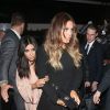 Kim et Khloé Kardashian arrivent au Il Bottaccio à Londres pour assister à la soirée de lancement de la marque Hairfinity. Londres, le 8 novembre 2014.