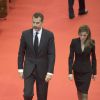 Le roi Felipe VI et la reine Letizia d'Espagne assistaient le 10 novembre 2014 à Bullas, dans la province de Murcie, à une messe de funérailles, partageant le deuil des proches des personnes mortes dans l'accident de leur bus le samedi précédent et leur apportant leur réconfort.
