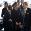 La reine Maxima et le roi Willem-Alexander des Pays-Bas assistaient le 10 novembre 2014 à une cérémonie en hommage aux 298 victimes du vol MH17 de la Malaysia Airlines, à Amsterdam, en présence de 1 600 proches des défunts.
