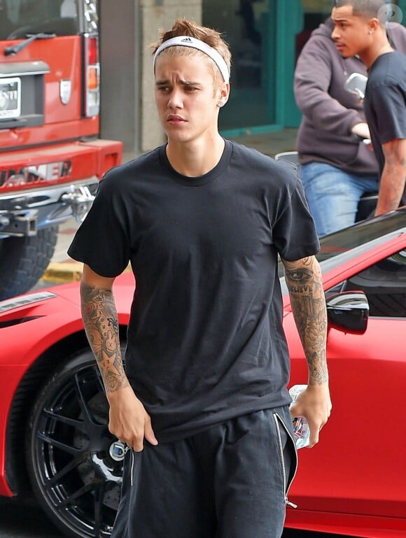 Justin Bieber se rend au centre commercial de West Hollywood, le 14 octobre 2014.