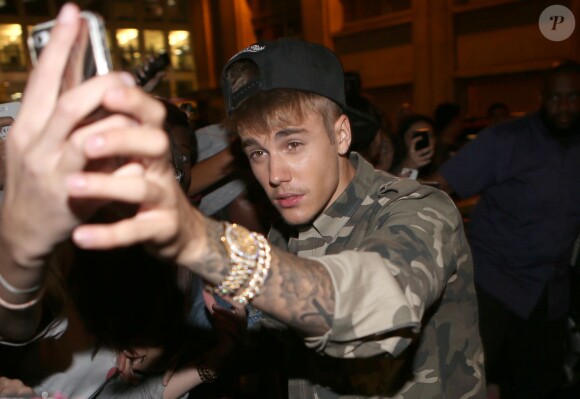 Justin Bieber rentre à son hôtel à Paris, le 30 septembre 2014.