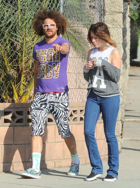 Redfoo des LMFAO avec une mystérieuse brune qui pourrait être sa compagne, dans les rues de West Hollywood, le 13 novembre 2014