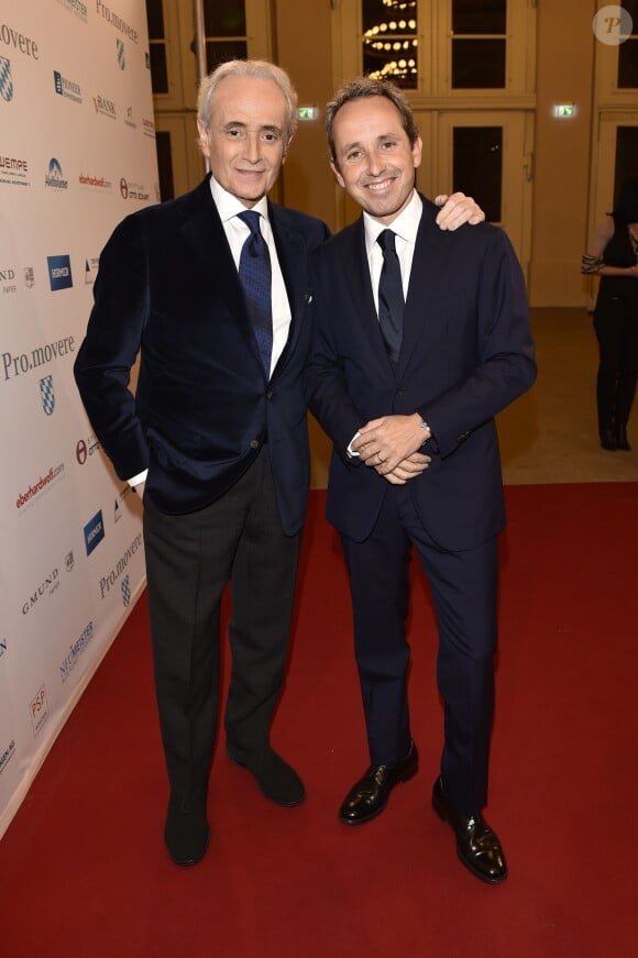 José Carreras et son fils Albert Carreras lors de la cérémonie de remise des "Care-for-Rare Science Awards 2014" à Munich, le 13 novembre 2014.