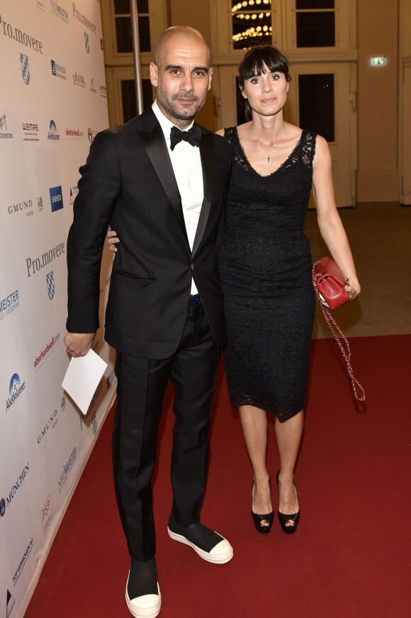 Pep Guardiola et sa femme Christina Serra lors de la cérémonie de remise des "Care-for-Rare Science Awards 2014" à Munich, le 13 novembre 2014.
