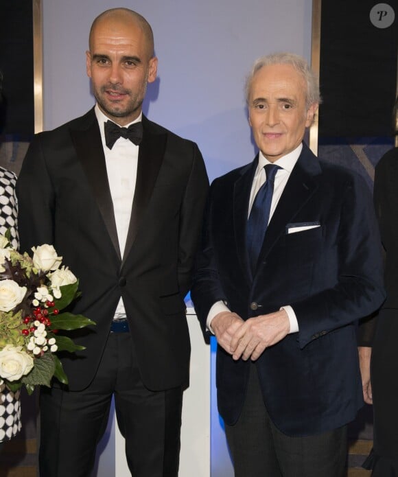 Pep Guardiola et José Carreras lors de la cérémonie de remise des "Care-for-Rare Science Awards 2014" à Munich, le 13 novembre 2014.