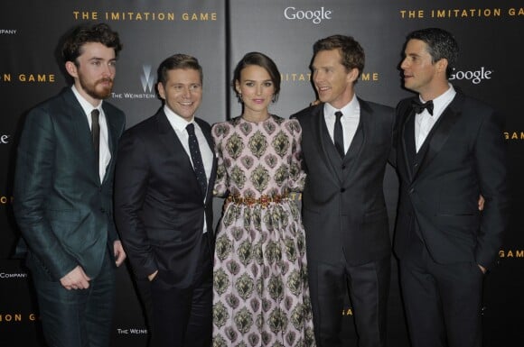 Mathew Beard, Allen Leech, Keira Knightley, Benedict Cumberbatch, Matthew Goode lors de la première du film Imitation Game au Ziegfeld Theater, New York, le 17 novembre 2014.