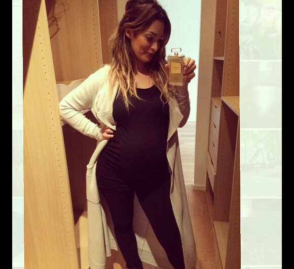 Émilie Nef Naf, enceinte de son deuxième enfant : fière de son baby bump qu'elle ne peut plus cacher !