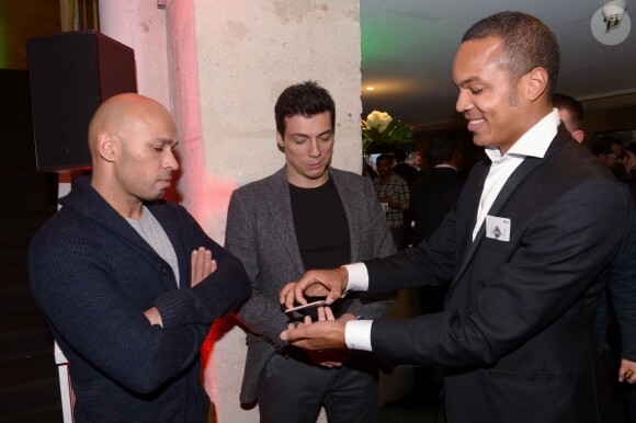 Eric Judor, Taïg Khris et le magicien William Watt lors de l'inauguration de la première boutique éphémère "Acer" rue des Halles à Paris, le 20 novembre 2014.