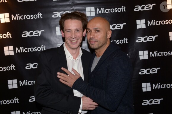Fabrice Massin (directeur marketing d'Acer) et Eric Judor lors de l'inauguration de la première boutique éphémère "Acer" rue des Halles à Paris, le 20 novembre 2014.