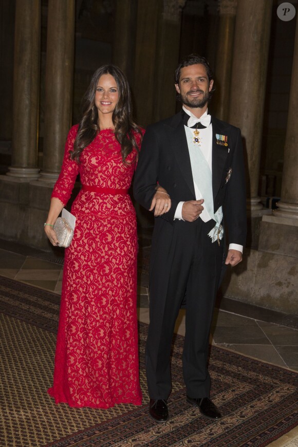 Le prince Carl Philip de Suède et sa fiancée Sofia Hellqvist lors d'un dîner d'Etat offert le 18 novembre 2014 au palais, à Stockholm, pour les instances politiques et les diplomates.