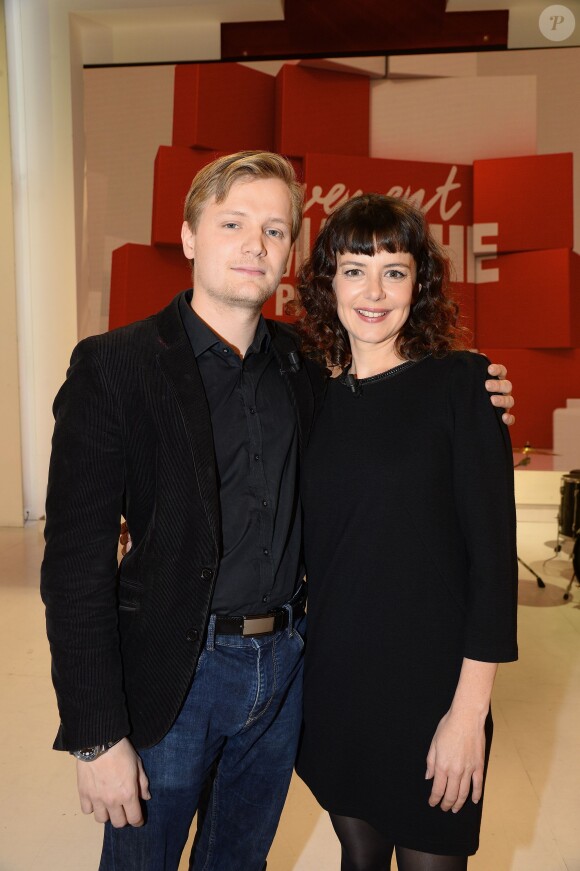 Martin Loizillon et Constance Dollé dans Vivement Dimanche, émission enregistrée le 19 novembre 2014 et diffusée le 23.