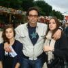 Anthony Delon et ses filles Loup et Liv lors de l'inauguration de la fête foraine des Tuileries à Paris le 28 juin 2013