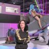 Katy Perry pas convaincu par des cavaliers chevauchant des requins cracheurs de feu, dans son centre d'essai des idées pour le show de la mi-temps du prochain Super Bowl du 1er février 2015