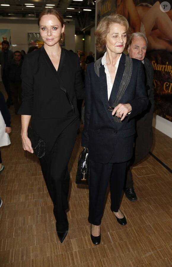 Stella McCartney et Charlotte Rampling - Inauguration de l'exposition Jeff Koons au Centre Pompidou à Paris le 24 novembre 2014.