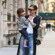 Miranda Kerr et son fils Flynn se promènent dans les rues de New York. Le 19 avril 2014