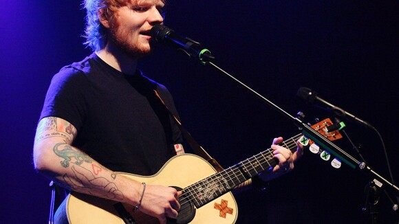 Ed Sheeran à Paris : Le phénomène anglais émeut et fait chanter ses fans