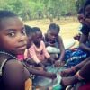 Mercy (au centre), la fille de Madonna, au Malawi, novembre 2014.