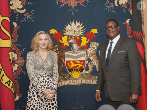 Madonna etle président du Malawi, Peter Mutharika, à Lilongwe, le 28 novembre 2014